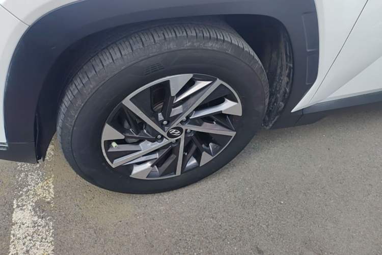 Used Hyundai Tucson 2023 Tucson L 1.5T Automatic Two-Wheel Drive GLX Elite Edition Left Front Wheel Hub
