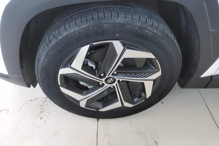Used Hyundai Tucson 2023 Tucson L 1.5T Automatic Two-Wheel Drive DLX Luxury Edition Left Front Wheel Hub