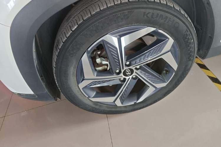 Used Hyundai Tucson 2023 Tucson L 1.5T Automatic Two-Wheel Drive LUX Prestige Edition Left Front Wheel Hub