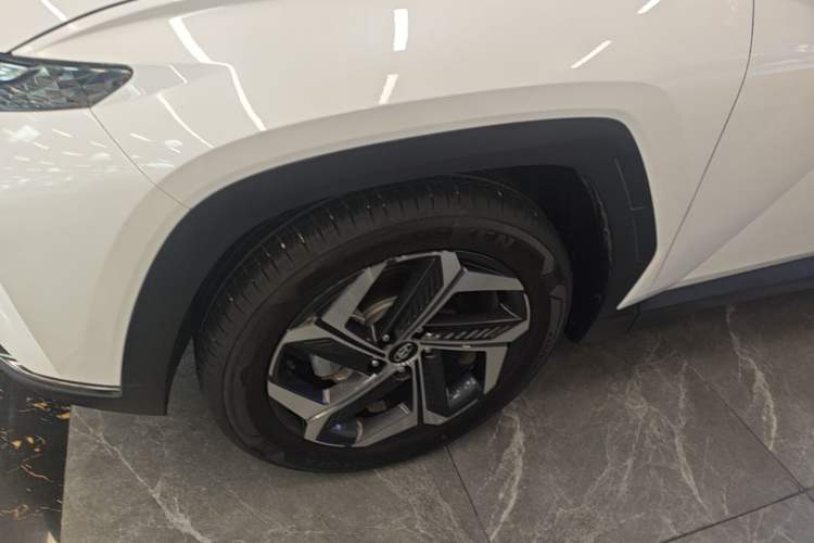 Used Hyundai Tucson 2023 Tucson L 1.5T Automatic Two-Wheel Drive DLX Luxury Edition Left Front Wheel Hub