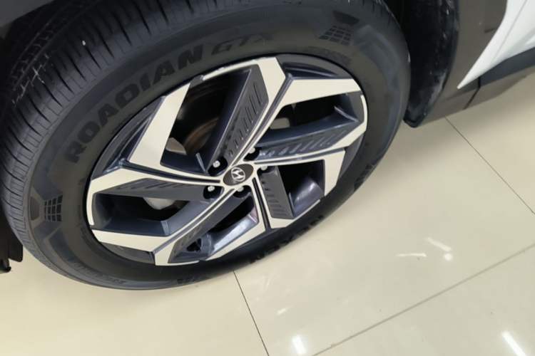 Used Hyundai Tucson 2023 Tucson L 1.5T Automatic Two-Wheel Drive DLX Luxury Edition Left Front Wheel Hub