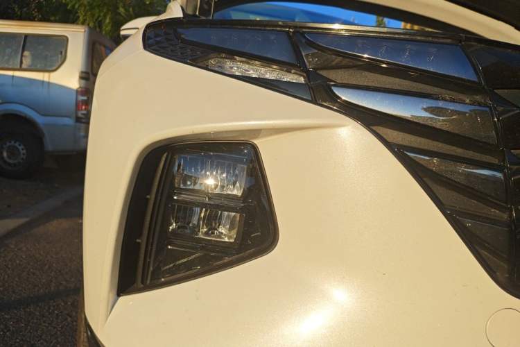 Used Hyundai Tucson 2023 Tucson L 1.5T Automatic Two-Wheel Drive GLX Elite Edition Right Front Headlight