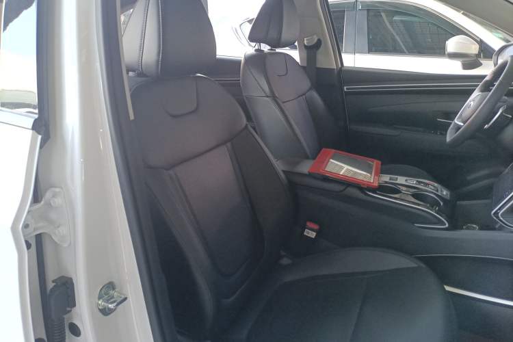 Used Hyundai Tucson 2023 Tucson L 1.5T Automatic Two-Wheel Drive GLX Elite Edition Right Front Seat