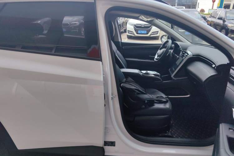 Used Hyundai Tucson 2023 Tucson L 1.5T Automatic Two-Wheel Drive DLX Luxury Edition Right Front Seat