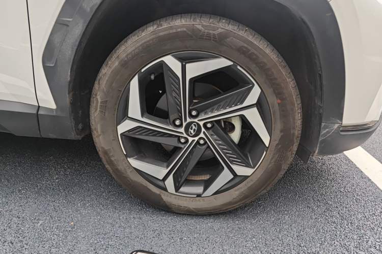 Used Hyundai Tucson 2023 Tucson L 1.5T Automatic Two-Wheel Drive DLX Luxury Edition Right Front Wheel Hub