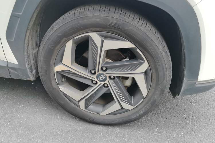 Used Hyundai Tucson 2023 Tucson L 1.5T Automatic Two-Wheel Drive DLX Luxury Edition Right Front Wheel Hub
