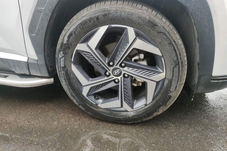 Used Hyundai Tucson 2023 Tucson L 1.5T Automatic Two-Wheel Drive DLX Luxury Edition Right Front Wheel Hub