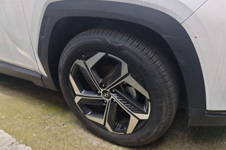 Used Hyundai Tucson 2023 Tucson L 1.5T Automatic Two-Wheel Drive DLX Luxury Edition Right Front Wheel Hub