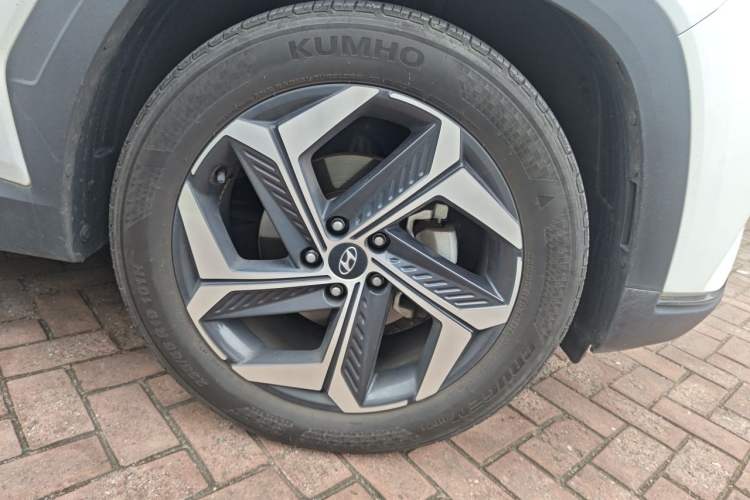 Used Hyundai Tucson 2023 Tucson L 1.5T Automatic Two-Wheel Drive DLX Luxury Edition Right Front Wheel Hub