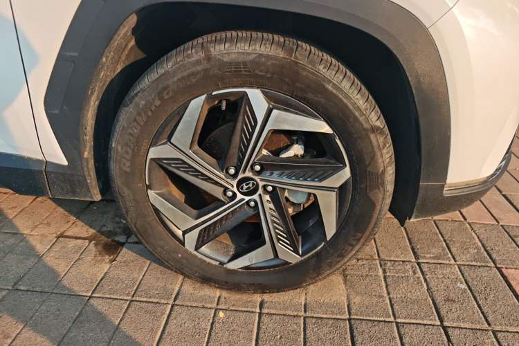 Used Hyundai Tucson 2023 Tucson L 1.5T Automatic Two-Wheel Drive DLX Luxury Edition Right Front Wheel Hub