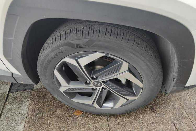Used Hyundai Tucson 2023 Tucson L 1.5T Automatic Two-Wheel Drive LUX Prestige Edition Right Front Wheel Hub