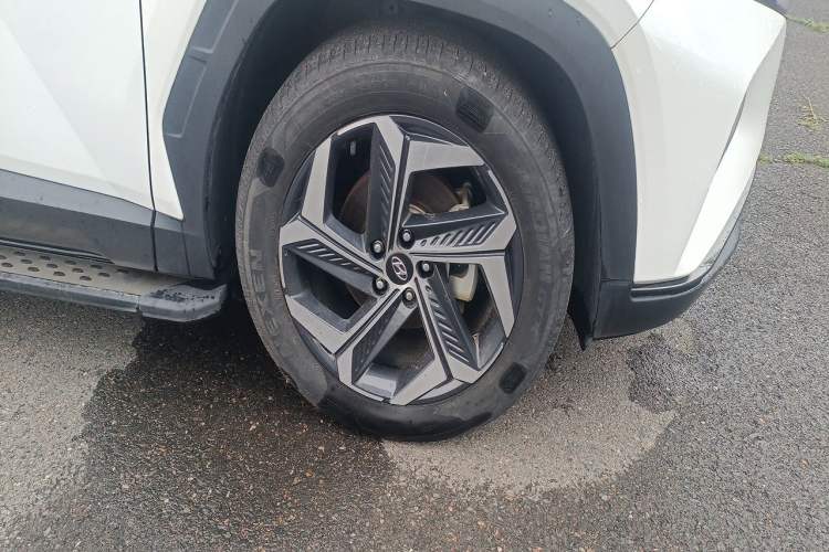 Used Hyundai Tucson 2023 Tucson L 1.5T Automatic Two-Wheel Drive LUX Prestige Edition Right Front Wheel Hub