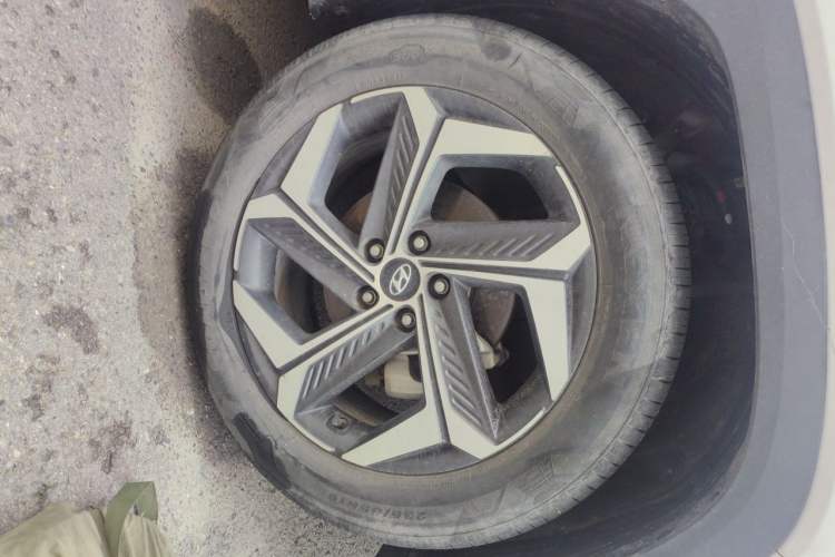 Used Hyundai Tucson 2023 Tucson L 1.5T Automatic Two-Wheel Drive DLX Luxury Edition Right Front Wheel Hub