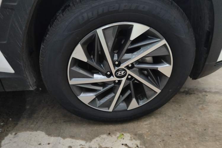 Used Hyundai Tucson 2023 Tucson L 1.5T Automatic Two-Wheel Drive GLX Elite Edition Right Front Wheel Hub