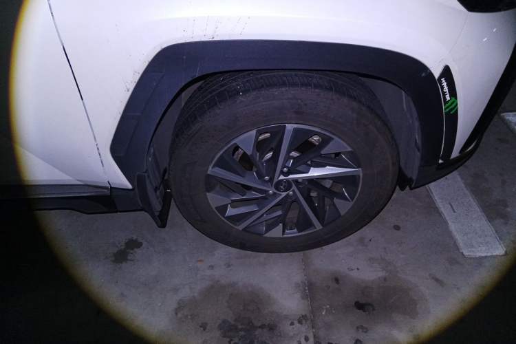 Used Hyundai Tucson 2023 Tucson L 1.5T Automatic Two-Wheel Drive GLX Elite Edition Right Front Wheel Hub