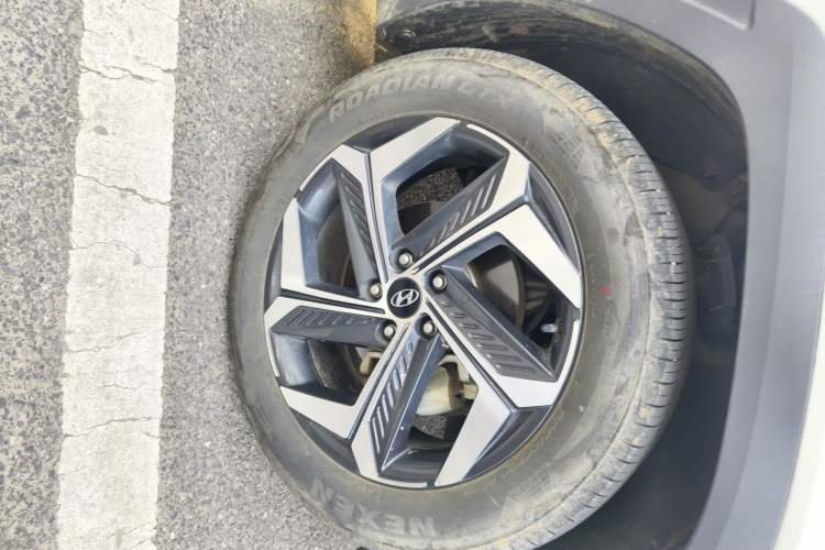 Used Hyundai Tucson 2023 Tucson L 1.5T Automatic Two-Wheel Drive DLX Luxury Edition Right Front Wheel Hub
