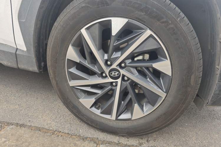 Used Hyundai Tucson 2023 Tucson L 1.5T Automatic Two-Wheel Drive GLX Elite Edition Right Front Wheel Hub