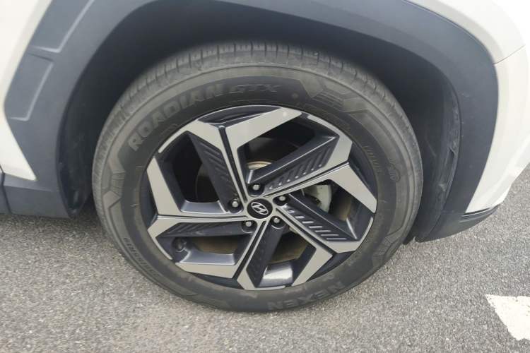 Used Hyundai Tucson 2023 Tucson L 1.5T Automatic Two-Wheel Drive LUX Prestige Edition Right Front Wheel Hub