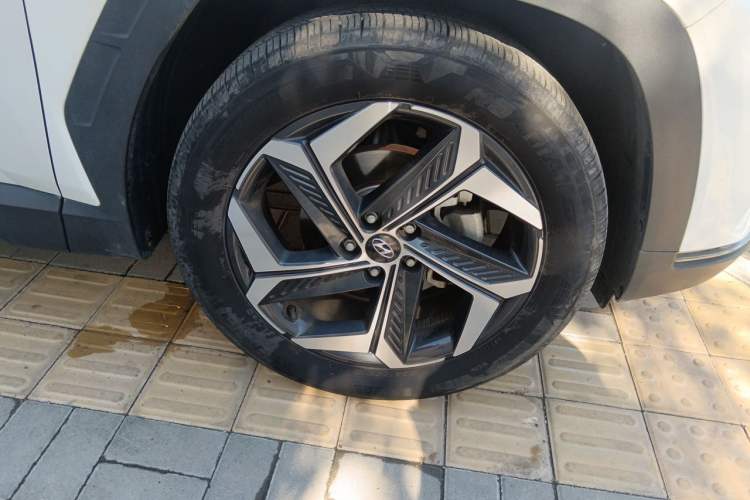 Used Hyundai Tucson 2023 Tucson L 1.5T Automatic Two-Wheel Drive DLX Luxury Edition Right Front Wheel Hub