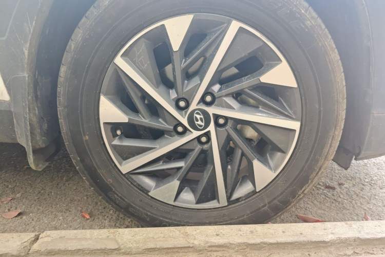 Used Hyundai Tucson 2023 Tucson L 1.5T Automatic Two-Wheel Drive GLX Elite Edition Right Front Wheel Hub