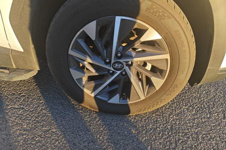 Used Hyundai Tucson 2023 Tucson L 1.5T Automatic Two-Wheel Drive GLX Elite Edition Right Front Wheel Hub