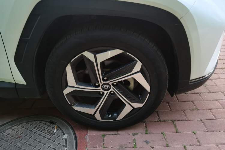 Used Hyundai Tucson 2023 Tucson L 1.5T Automatic Two-Wheel Drive DLX Luxury Edition Right Front Wheel Hub