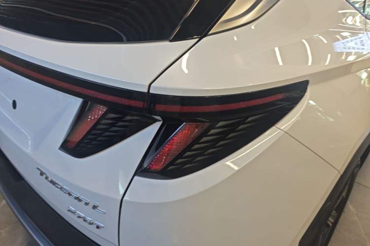 Used Hyundai Tucson 2023 Tucson L 1.5T Automatic Two-Wheel Drive DLX Luxury Edition Right Rear Taillight