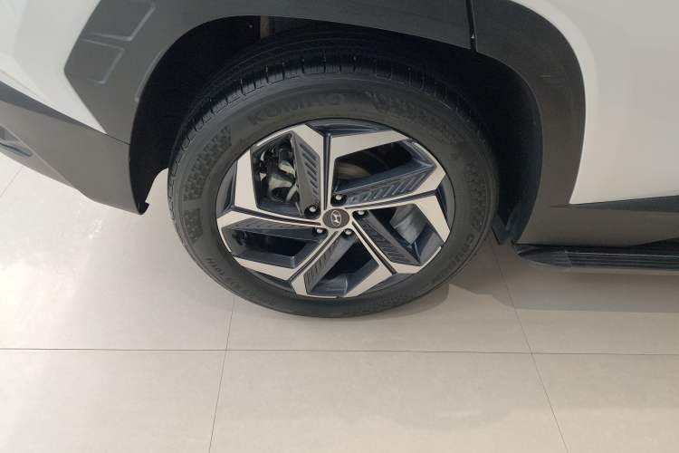 Used Hyundai Tucson 2023 Tucson L 1.5T Automatic Two-Wheel Drive DLX Luxury Edition Right Rear Wheel Hub
