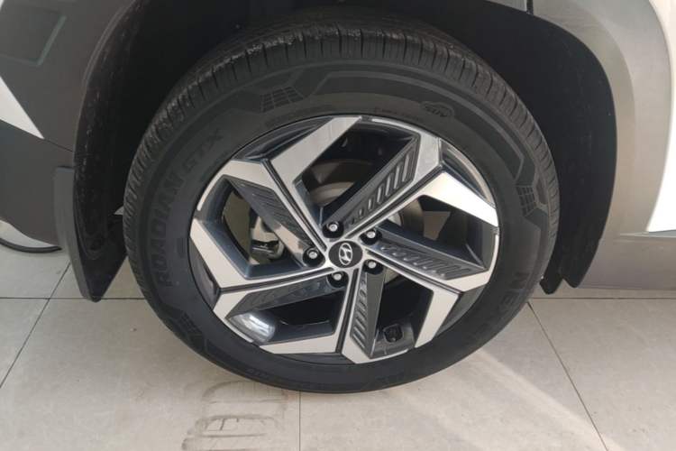 Used Hyundai Tucson 2023 Tucson L 1.5T Automatic Two-Wheel Drive LUX Prestige Edition Right Rear Wheel Hub