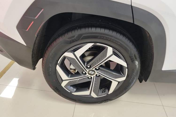 Used Hyundai Tucson 2023 Tucson L 1.5T Automatic Two-Wheel Drive DLX Luxury Edition Right Rear Wheel Hub