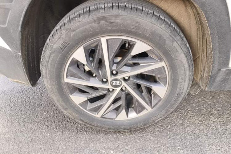 Used Hyundai Tucson 2023 Tucson L 1.5T Automatic Two-Wheel Drive GLX Elite Edition Right Rear Wheel Hub