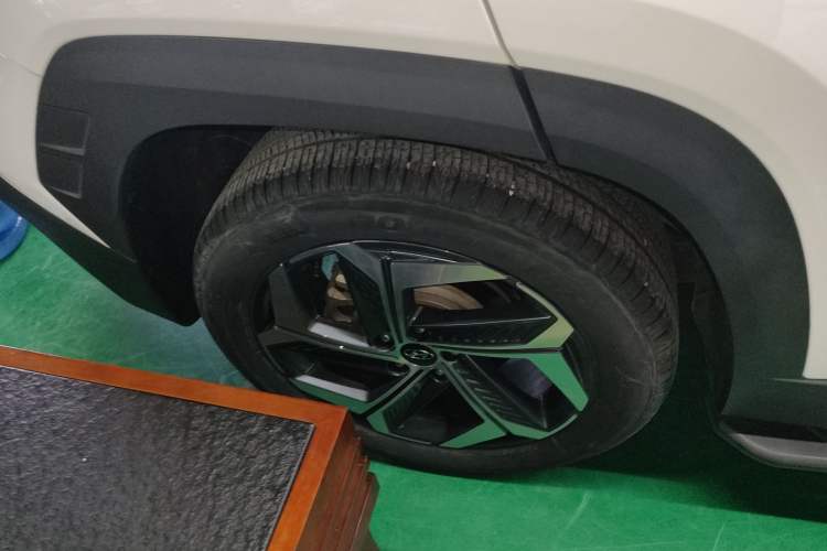 Used Hyundai Tucson 2023 Tucson L 1.5T Automatic Two-Wheel Drive LUX Prestige Edition Right Rear Wheel Hub