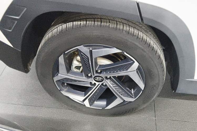 Used Hyundai Tucson 2023 Tucson L 1.5T Automatic Two-Wheel Drive LUX Prestige Edition Right Rear Wheel Hub