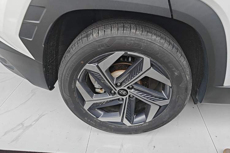 Used Hyundai Tucson 2023 Tucson L 1.5T Automatic Two-Wheel Drive LUX Prestige Edition Right Rear Wheel Hub