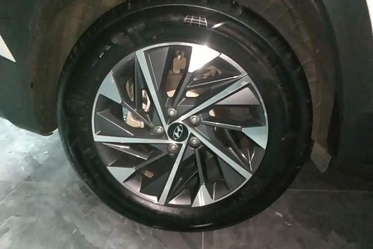 Used Hyundai Tucson 2023 Tucson L 1.5T Automatic Two-Wheel Drive GLX Elite Edition Right Rear Wheel Hub
