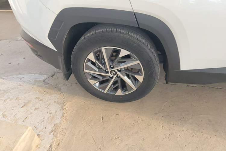 Used Hyundai Tucson 2023 Tucson L 1.5T Automatic Two-Wheel Drive GLX Elite Edition Right Rear Wheel Hub