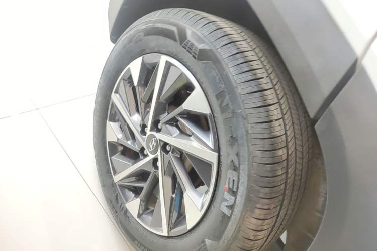 Used Hyundai Tucson 2023 Tucson L 1.5T Automatic Two-Wheel Drive GLX Elite Edition Right Rear Wheel Hub