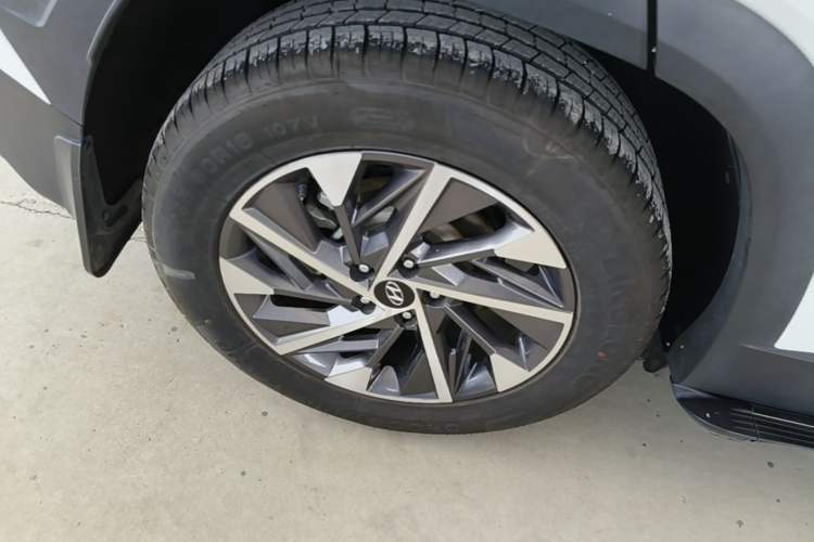 Used Hyundai Tucson 2023 Tucson L 1.5T Automatic Two-Wheel Drive GLX Elite Edition Right Rear Wheel Hub