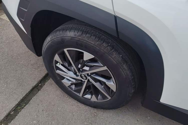 Used Hyundai Tucson 2023 Tucson L 1.5T Automatic Two-Wheel Drive GLX Elite Edition Right Rear Wheel Hub