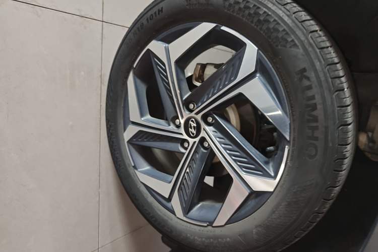 Used Hyundai Tucson 2023 Tucson L 1.5T Automatic Two-Wheel Drive LUX Prestige Edition Right Rear Wheel Hub
