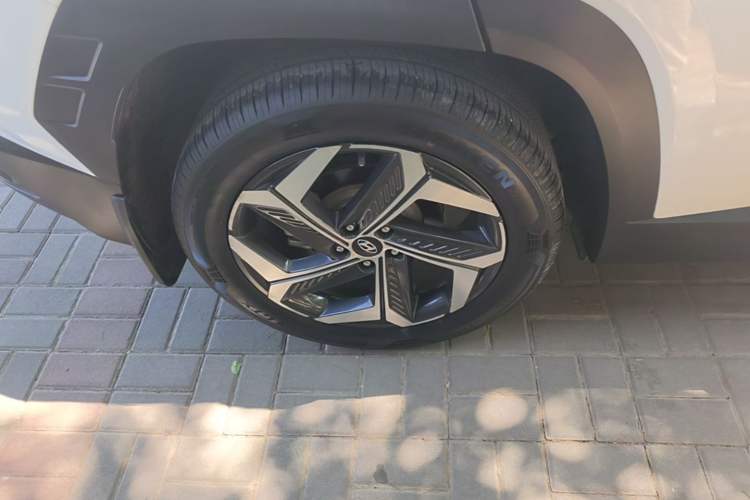 Used Hyundai Tucson 2023 Tucson L 1.5T Automatic Two-Wheel Drive LUX Prestige Edition Right Rear Wheel Hub