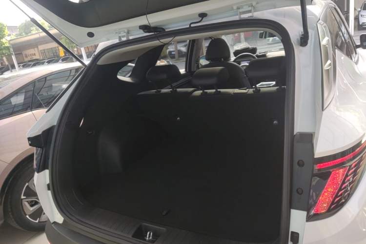 Used Hyundai Tucson 2023 Tucson L 1.5T Automatic Two-Wheel Drive LUX Prestige Edition Trunk