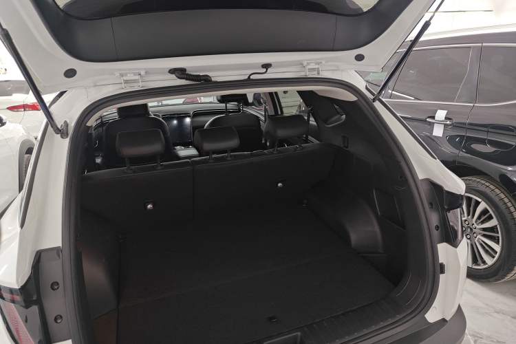 Used Hyundai Tucson 2023 Tucson L 1.5T Automatic Two-Wheel Drive DLX Luxury Edition Trunk