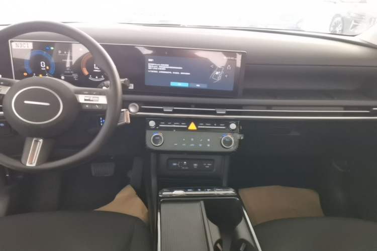 Used Hyundai Tucson 2025 Tucson L 1.5T Elite Edition Audio And AC Panel