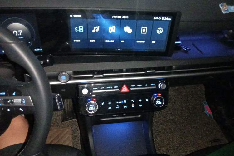 Used Hyundai Tucson 2025 Tucson L 1.5T Prestige Edition Audio And AC Panel
