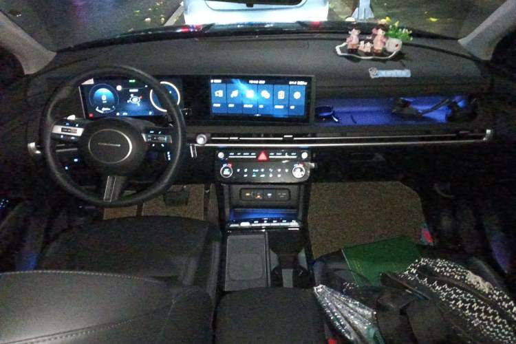 Used Hyundai Tucson 2025 Tucson L 1.5T Prestige Edition Center Console