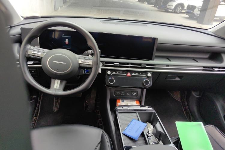 Used Hyundai Tucson 2025 Tucson L 1.5T Elite Edition Center Console