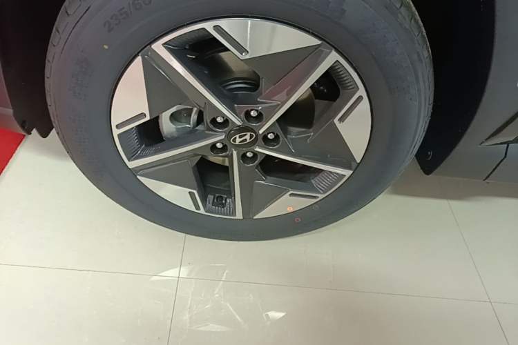 Used Hyundai Tucson 2025 Tucson L 1.5T Elite Edition Left Front Wheel Hub