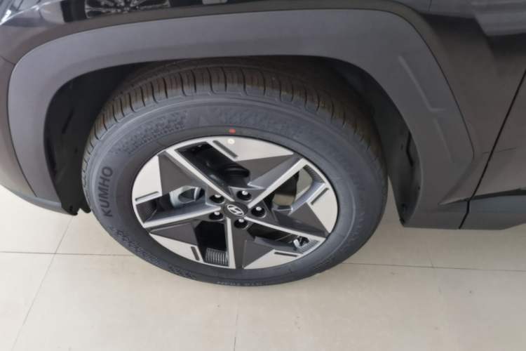 Used Hyundai Tucson 2025 Tucson L 1.5T Elite Edition Left Front Wheel Hub