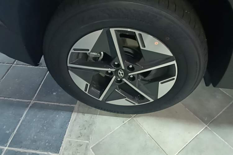 Used Hyundai Tucson 2025 Tucson L 1.5T Elite Edition Right Rear Wheel Hub